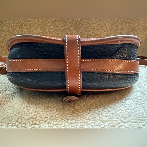 Dooney & Bourke Vintage Classic Navy and Tan Pebble Leather Crossbody Saddle bag - Picture 11 of 16